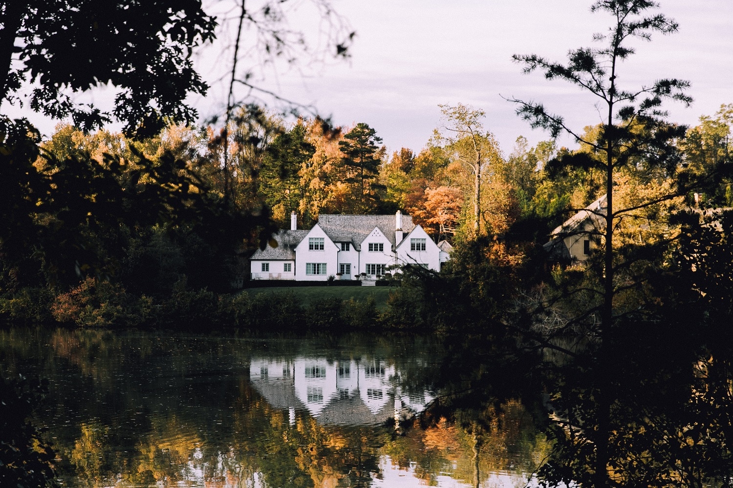 house-on-water-with-reflection
