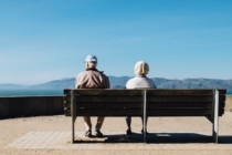 old-couple-sitting-on-bench