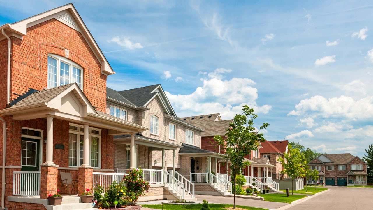 A row of houses in the suburbs