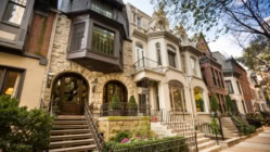 Picture of houses in Illinois lined up nicely.