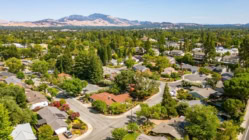 A nice photo of a town in pleasant hills ca